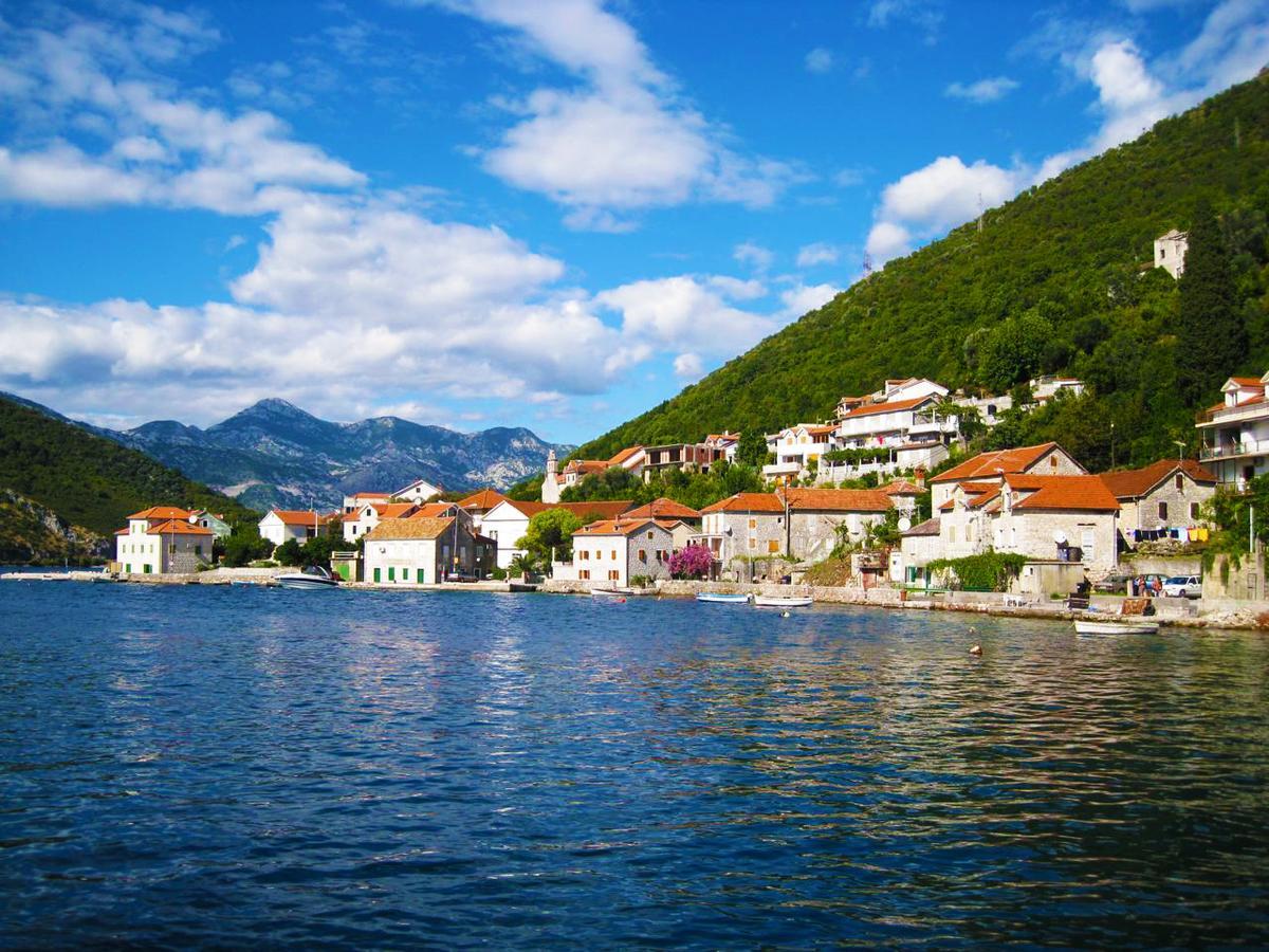 Apartments Lola Tivat Eksteriør billede